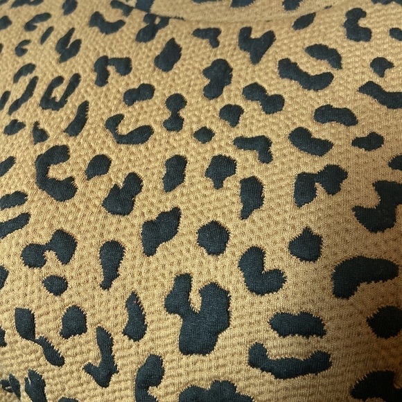 THML animal print quilted balloon sleeve top - Picture 4 of 6